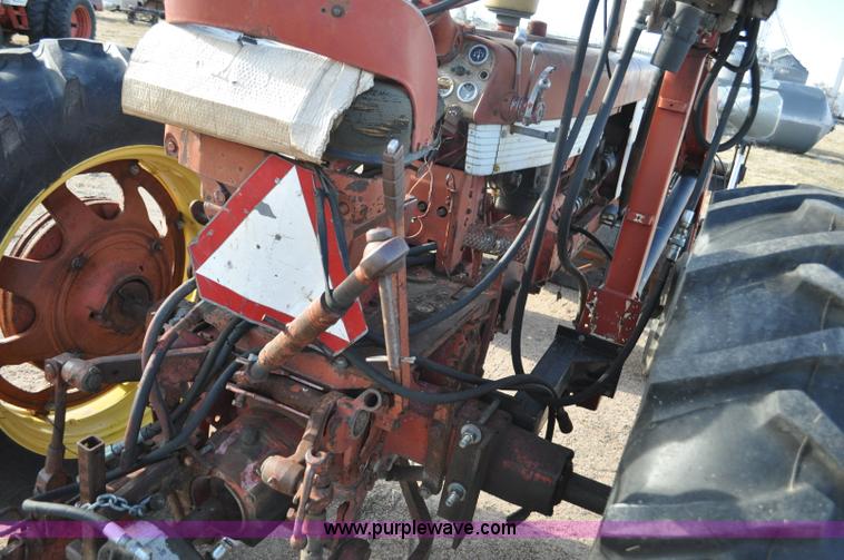 image for item G7278 1959 Farmall 460 tractor
