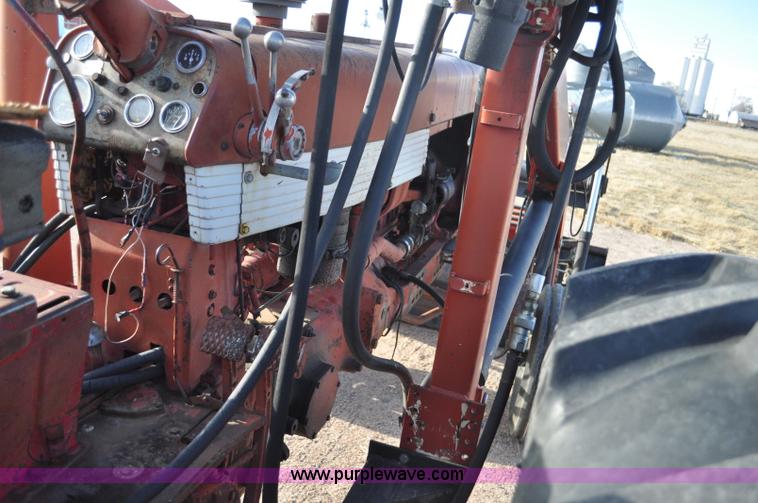 image for item G7278 1959 Farmall 460 tractor