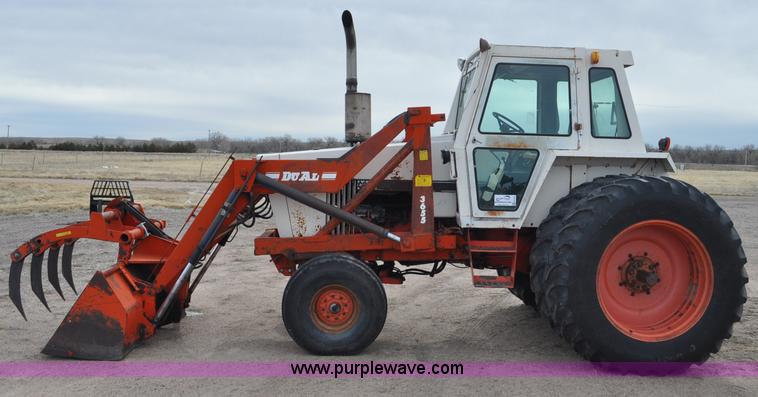 image for item G7279 1975 Case 1370 tractor