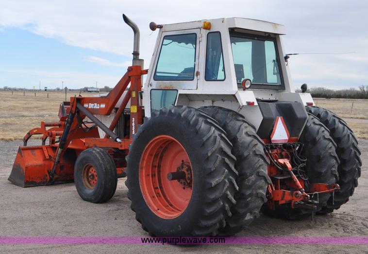 image for item G7279 1975 Case 1370 tractor