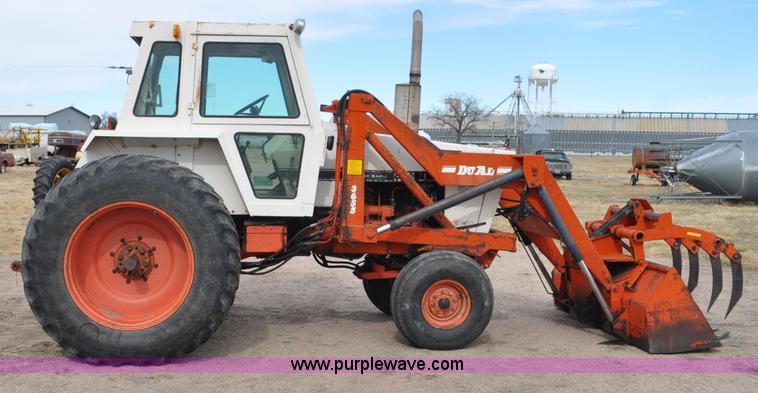 image for item G7279 1975 Case 1370 tractor