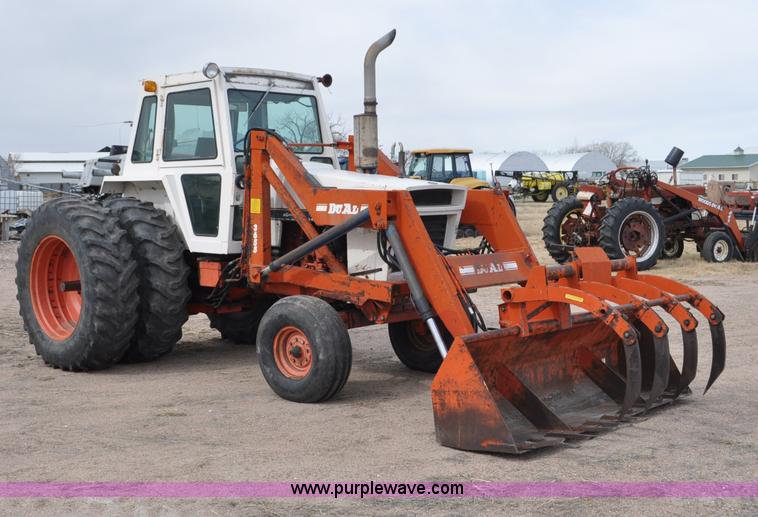 image for item G7279 1975 Case 1370 tractor