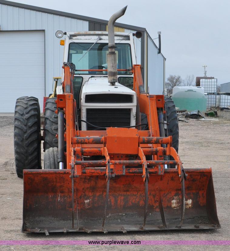image for item G7279 1975 Case 1370 tractor