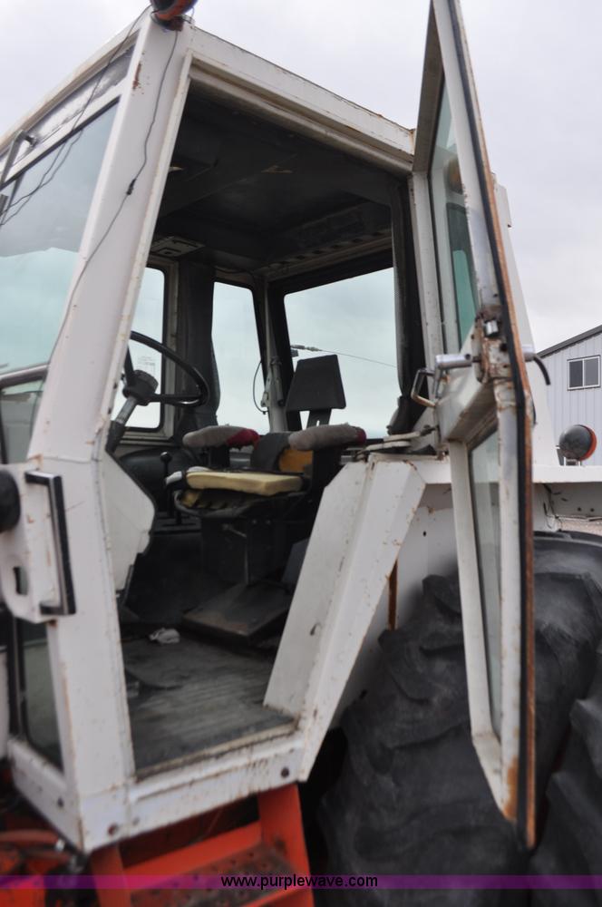 image for item G7279 1975 Case 1370 tractor