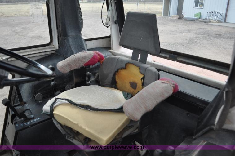 image for item G7279 1975 Case 1370 tractor