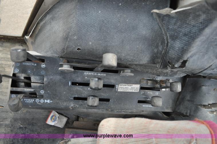 image for item G7279 1975 Case 1370 tractor