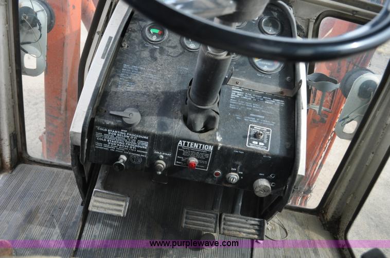 image for item G7279 1975 Case 1370 tractor