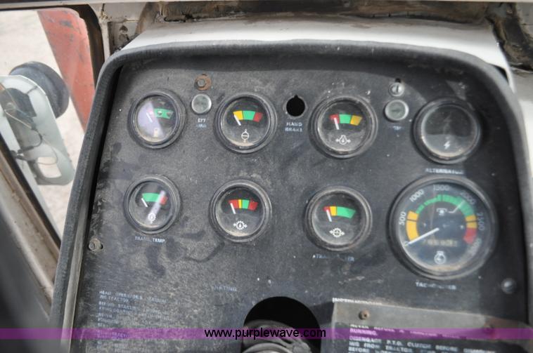 image for item G7279 1975 Case 1370 tractor