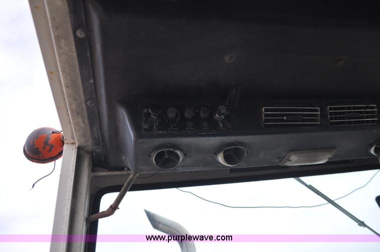 image for item G7279 1975 Case 1370 tractor