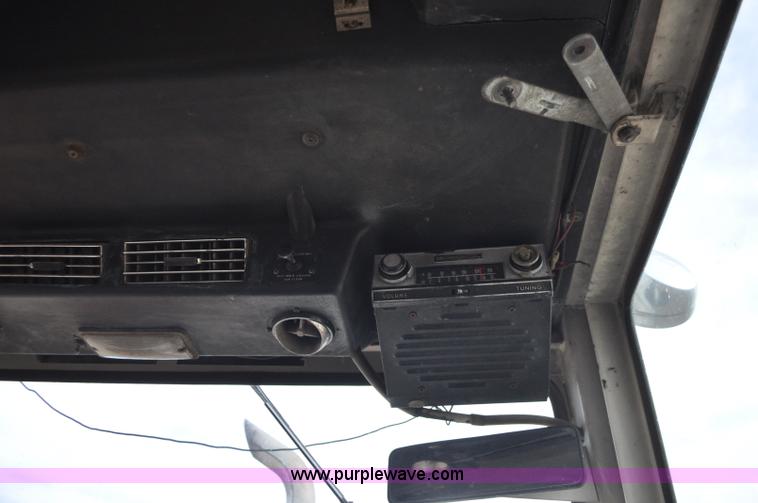 image for item G7279 1975 Case 1370 tractor