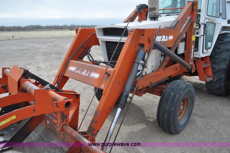 image for item G7279 1975 Case 1370 tractor