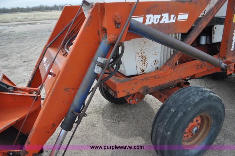 image for item G7279 1975 Case 1370 tractor