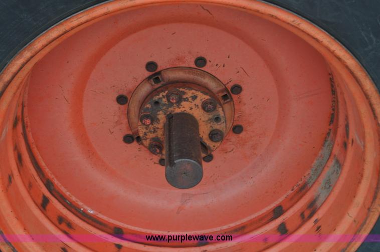 image for item G7279 1975 Case 1370 tractor