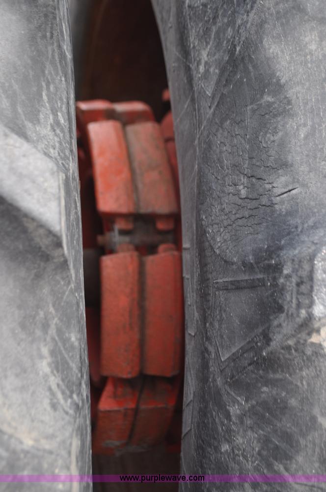 image for item G7279 1975 Case 1370 tractor