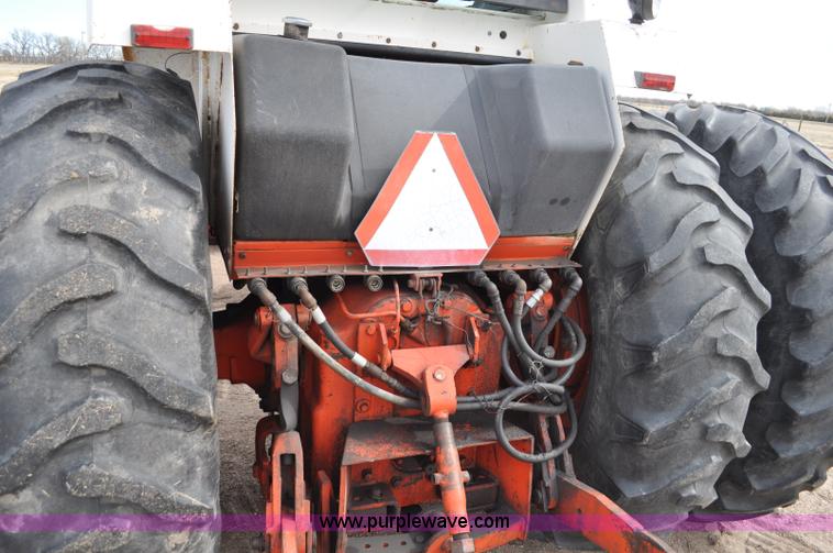 image for item G7279 1975 Case 1370 tractor