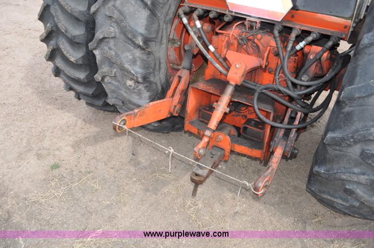 image for item G7279 1975 Case 1370 tractor