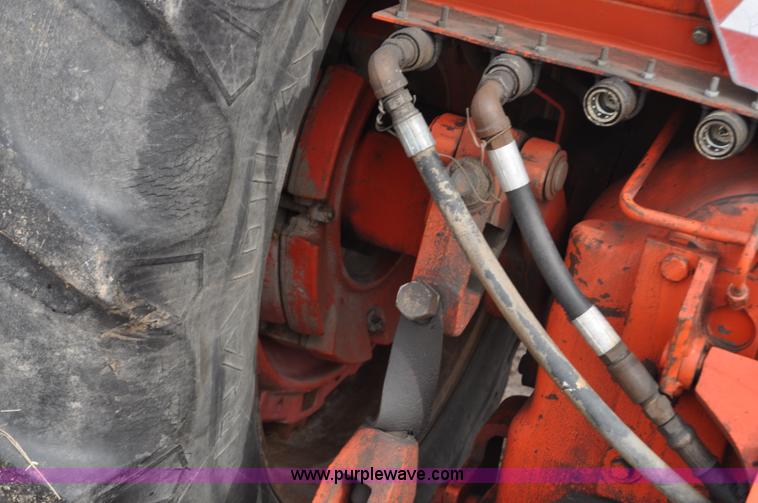 image for item G7279 1975 Case 1370 tractor