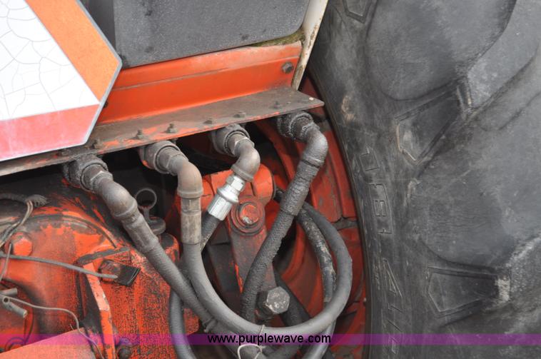 image for item G7279 1975 Case 1370 tractor