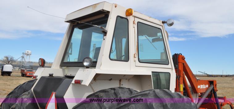 image for item G7279 1975 Case 1370 tractor