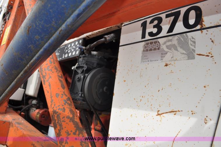 image for item G7279 1975 Case 1370 tractor