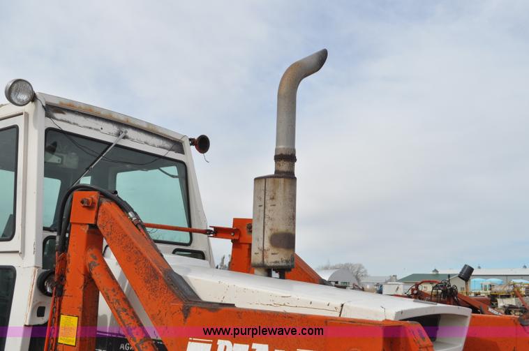 image for item G7279 1975 Case 1370 tractor