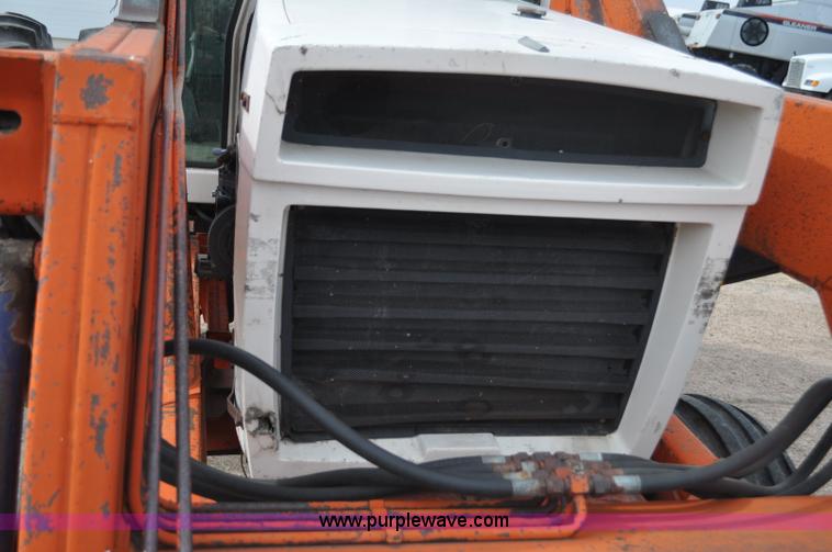 image for item G7279 1975 Case 1370 tractor