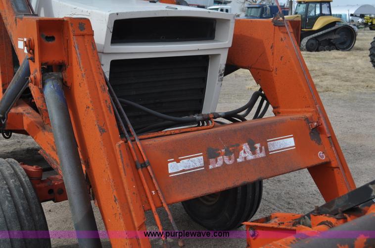 image for item G7279 1975 Case 1370 tractor