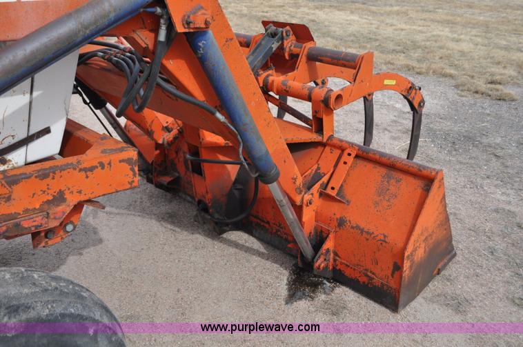 image for item G7279 1975 Case 1370 tractor