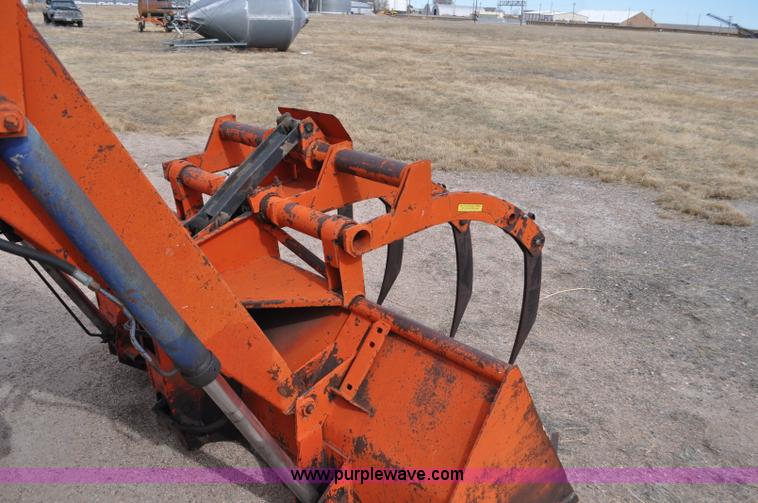 image for item G7279 1975 Case 1370 tractor