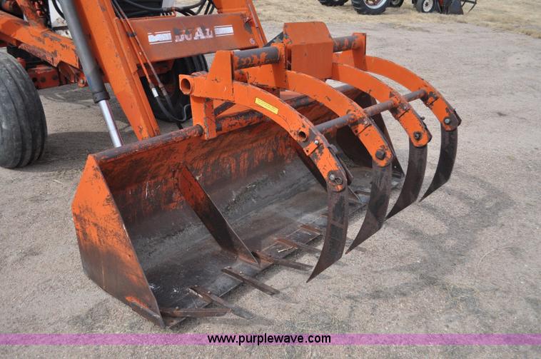 image for item G7279 1975 Case 1370 tractor