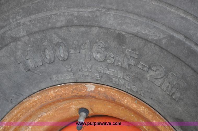 image for item G7279 1975 Case 1370 tractor