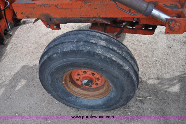 image for item G7279 1975 Case 1370 tractor