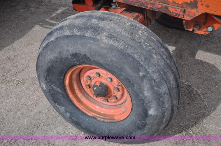 image for item G7279 1975 Case 1370 tractor