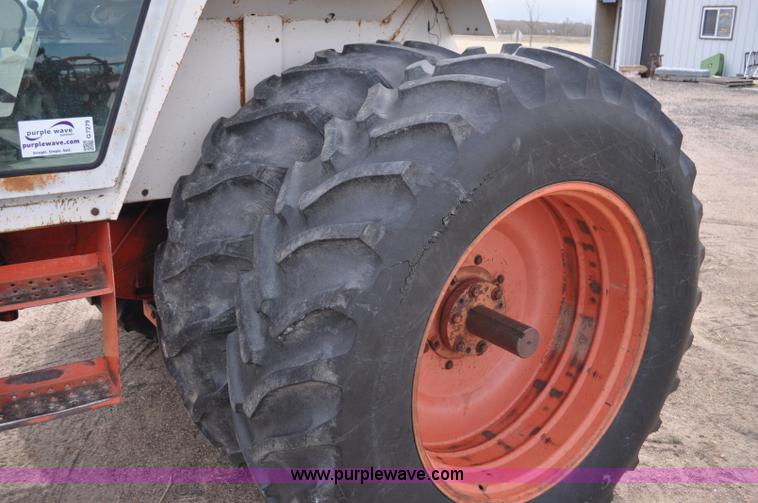 image for item G7279 1975 Case 1370 tractor