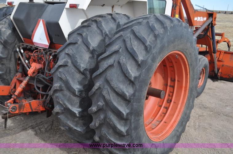 image for item G7279 1975 Case 1370 tractor