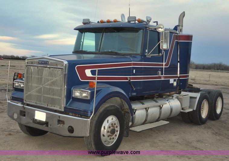 image for item G7281 1985 Volvo White GMC semi truck