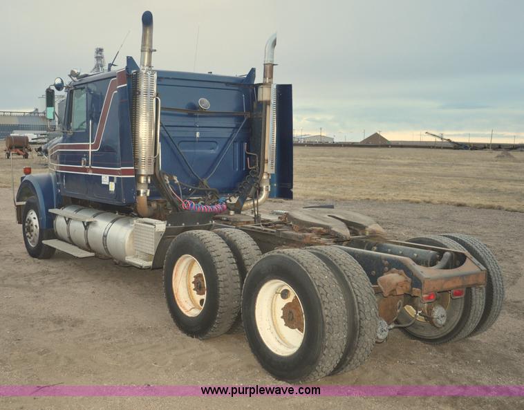 image for item G7281 1985 Volvo White GMC semi truck