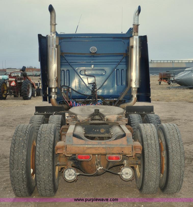 image for item G7281 1985 Volvo White GMC semi truck