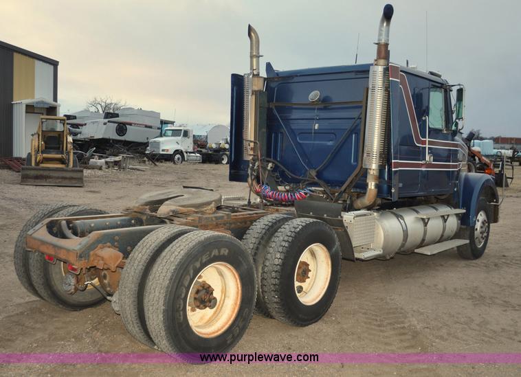 image for item G7281 1985 Volvo White GMC semi truck