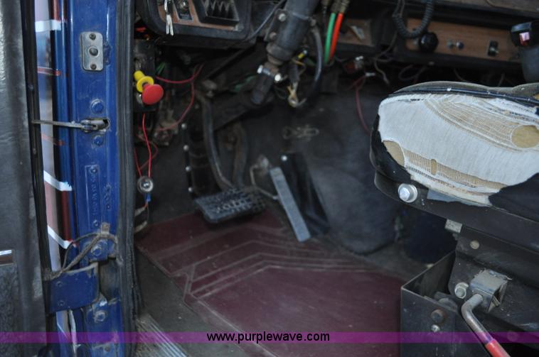 image for item G7281 1985 Volvo White GMC semi truck