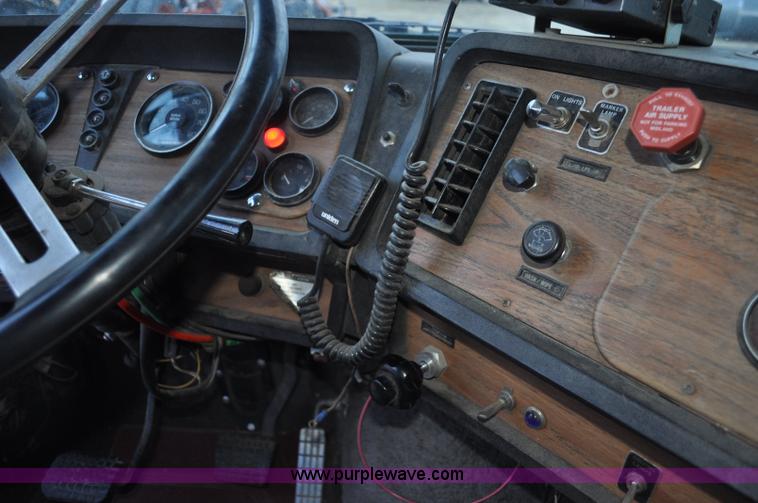 image for item G7281 1985 Volvo White GMC semi truck