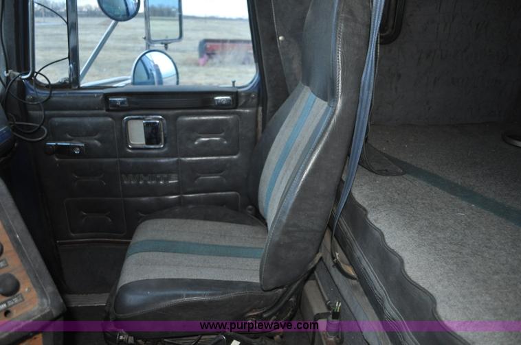 image for item G7281 1985 Volvo White GMC semi truck