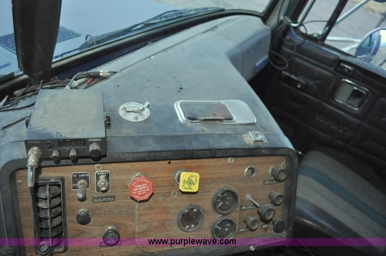 image for item G7281 1985 Volvo White GMC semi truck