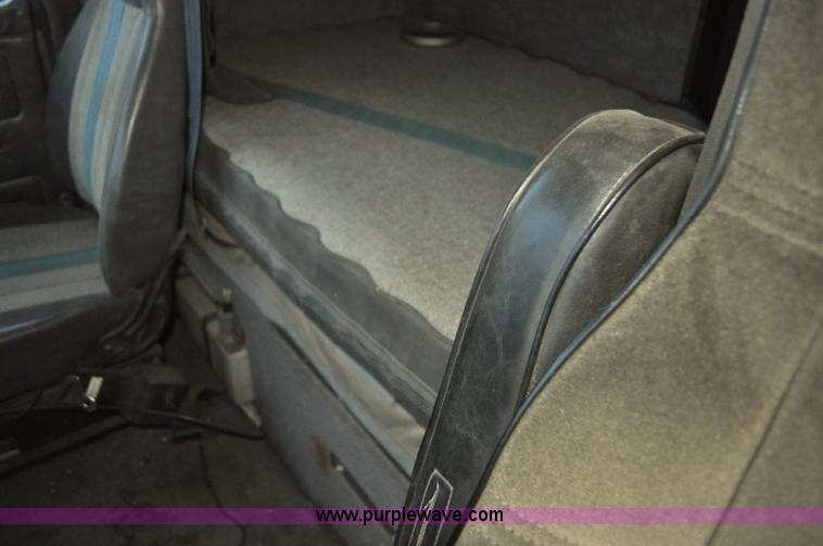 image for item G7281 1985 Volvo White GMC semi truck