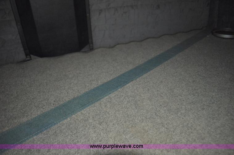 image for item G7281 1985 Volvo White GMC semi truck