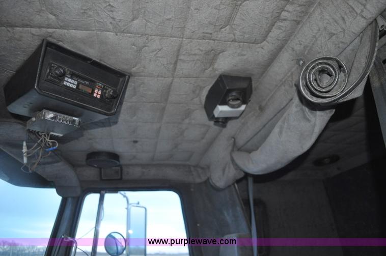 image for item G7281 1985 Volvo White GMC semi truck