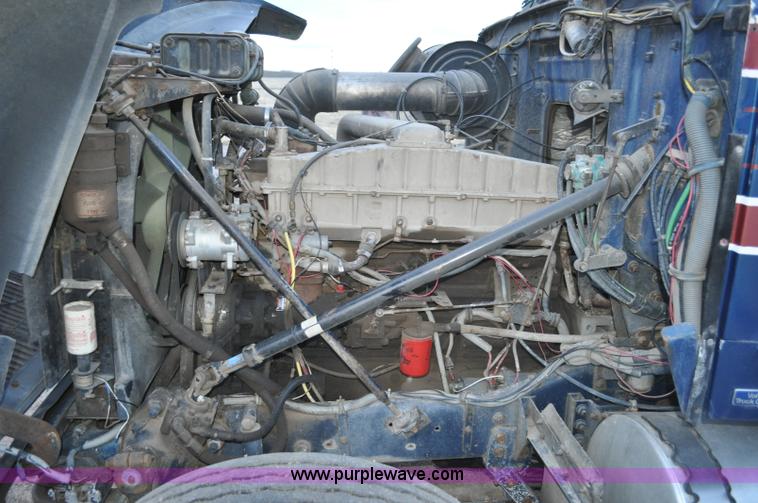 image for item G7281 1985 Volvo White GMC semi truck