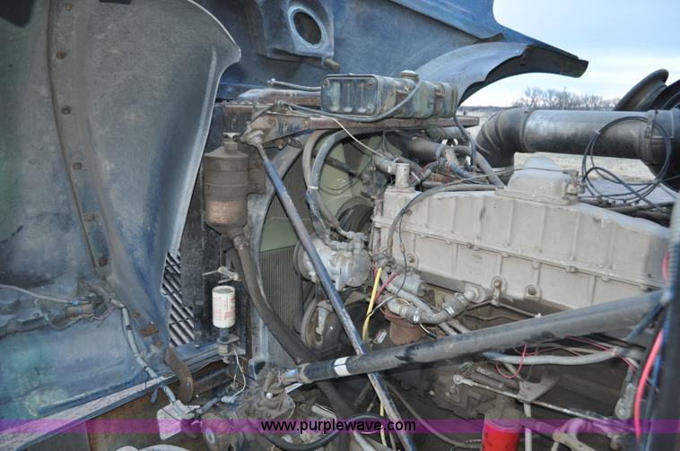 image for item G7281 1985 Volvo White GMC semi truck