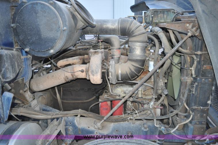 image for item G7281 1985 Volvo White GMC semi truck