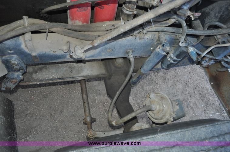 image for item G7281 1985 Volvo White GMC semi truck